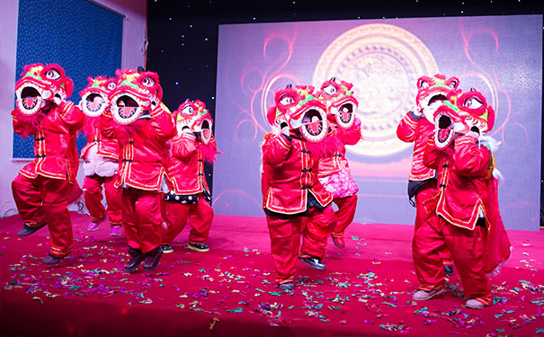 幼兒園小朋友舞獅