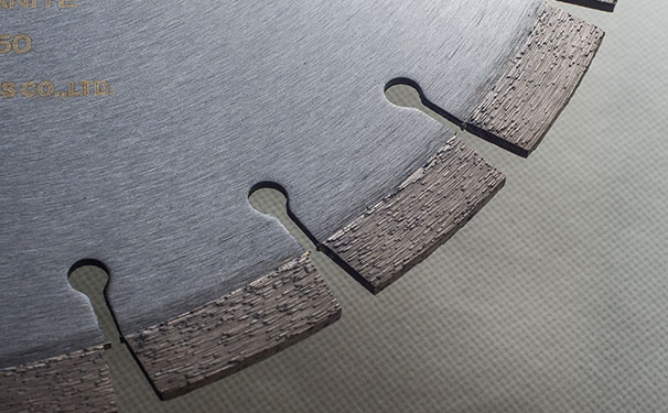 如何去挑選性?xún)r(jià)比高的金剛石鋸片? 如何去挑選性?xún)r(jià)比高的金剛石鋸片?