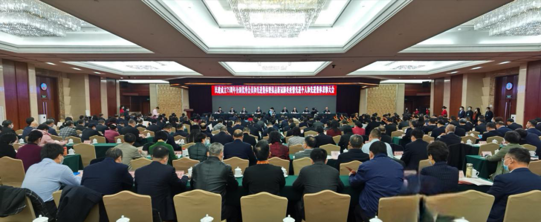 昌利公司龍其準(zhǔn)董事長獲民建中央表彰,授予“全國優(yōu)秀會員”榮譽(yù)稱號 昌利公司龍其準(zhǔn)董事長獲民建中央表彰,授予“全國優(yōu)秀會員”榮譽(yù)稱號